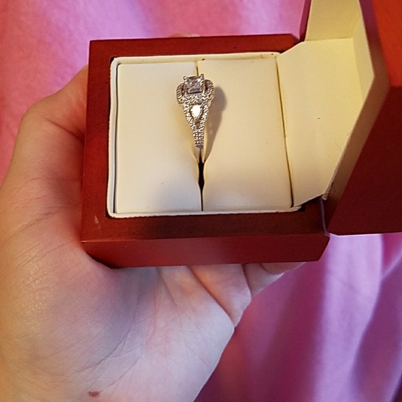 Platinum and Diamond Engagement Ring - Picture 3 of 4